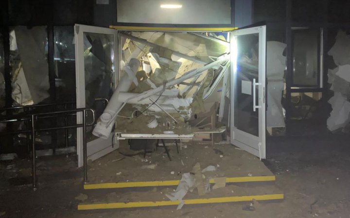 Росіяни понівечили будинки, авто та адмінбудівлі на Дніпропетровщині