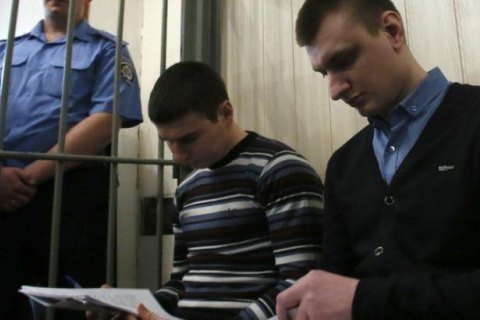 Суд залишив екс-беркутівців Зінченка й Аброськіна за гратами до 10 січня