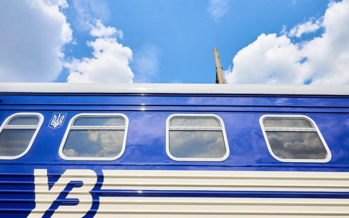 Укрзалізниця вводить верифікацію через Дію при купівлі квитків на три поїзди