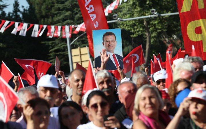 У Туреччині пройшли багатотисячні протести проти переслідувань опозиції