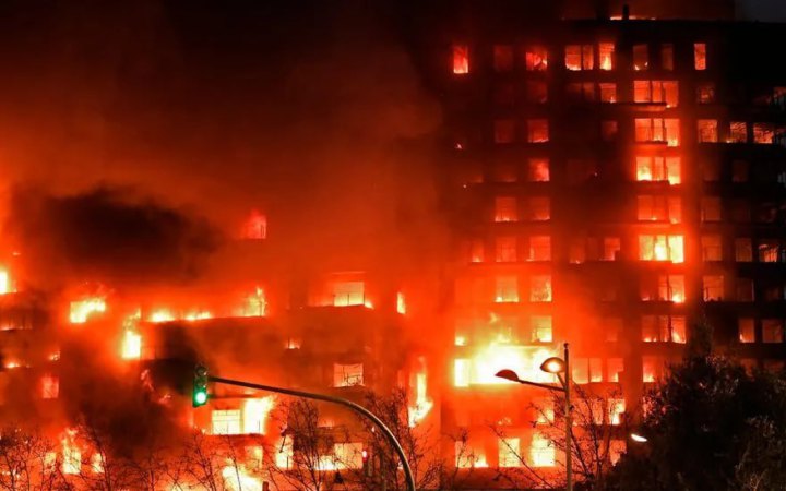 У Валенсії сталася масштабна пожежа у житловому будинку, є жертви