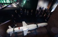 Шмигаль показав міжнародним партнерам зразки української зброї