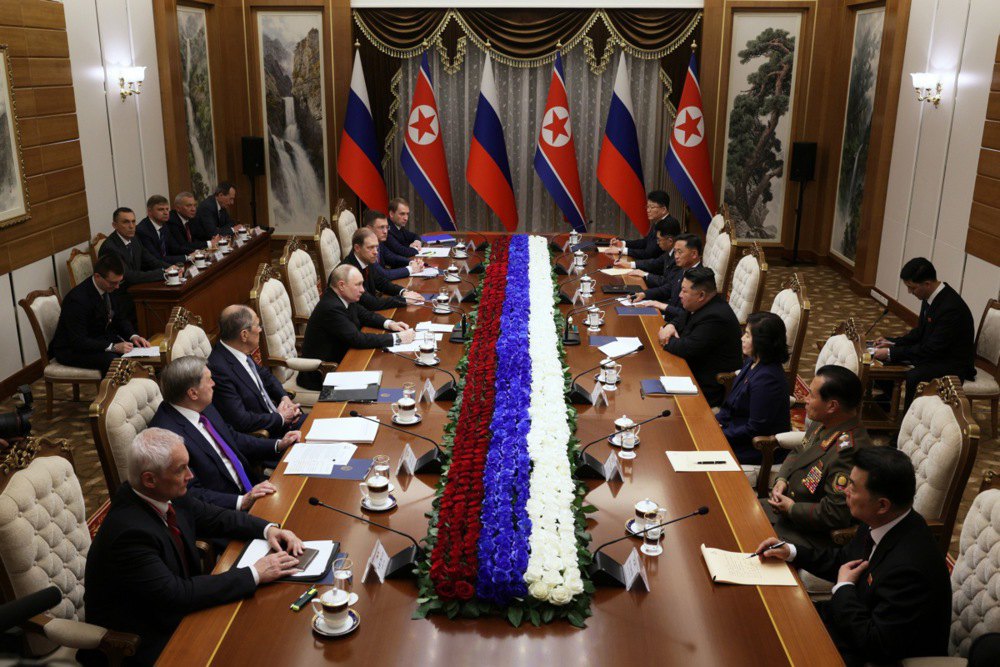 Двосторонні переговорів у державній резиденції Кумсусан у Пхеньяні, 19 червня 2024 року