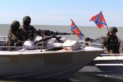 "Флотилія ДНР" на рибальських човнах провела навчання в Азовському морі