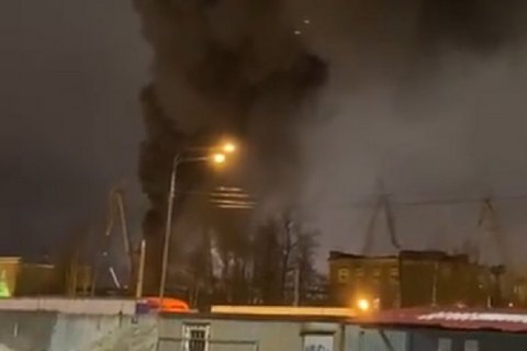 У Росії на верфі загорівся військовий корабель, є постраждалі (оновлено)
