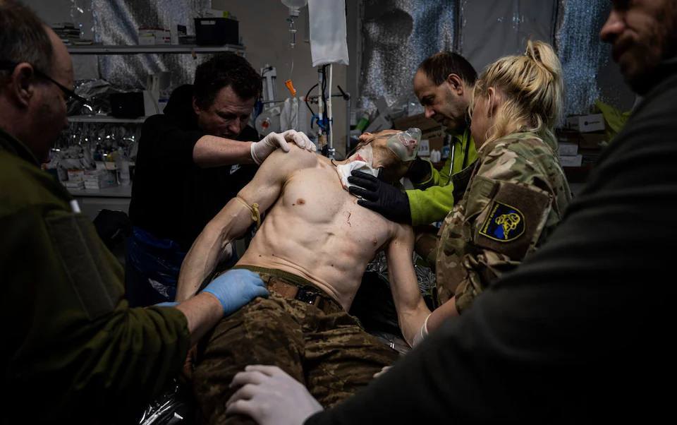 Медична допомога на передовій відбувається під землею, подалі від дронів 