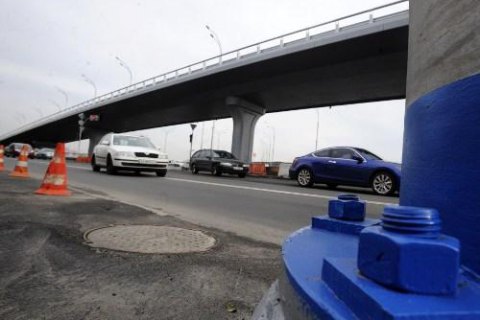 На выходных в Киеве ограничат движение транспорта на Гаванском мосту