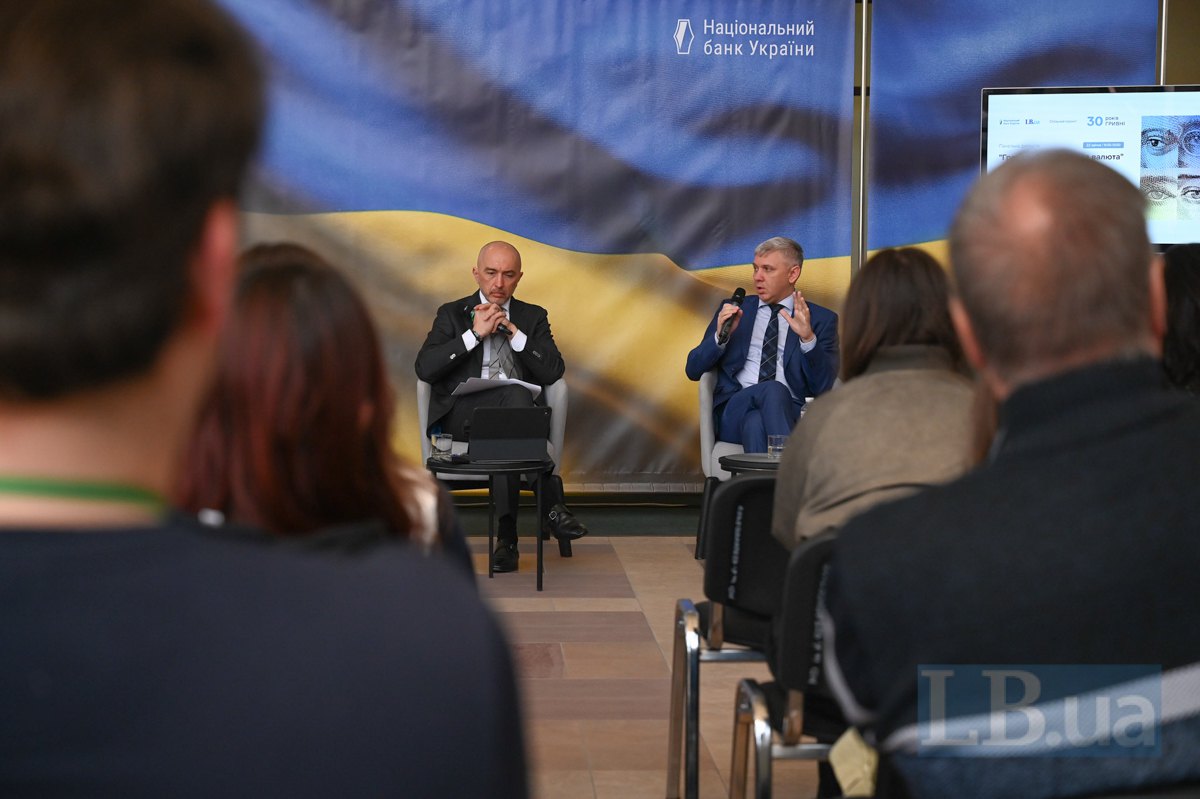 Голова НБУ Андрій Пишний і директор Банкнотно-монетного двору НБУ Володимир Баглай