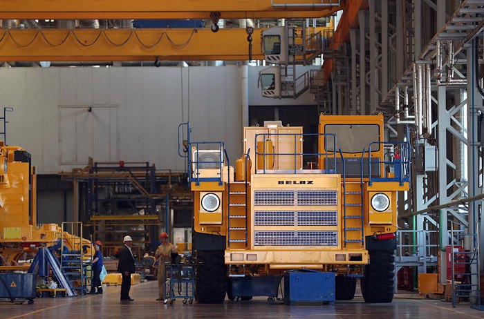 На заводе белорусского производителя тяжелых грузовиков и оборудования БелАЗ, Жодино, 27 августа 2019.