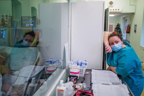 За добу в Україні зафіксували 18 132 нові випадки ковіду
