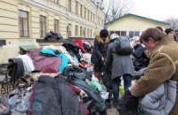 Киевляне очень активно несут на Майдан еду, теплую одежду, лекарства и сдают кровь для потерпевших