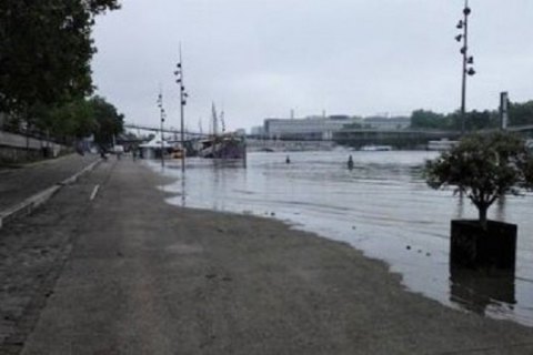 В Париже Сена вышла из берегов