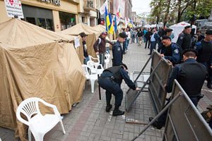 МВД насчитало у Печерского суда 50 сторонников Тимошенко и 200 противников