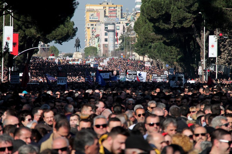 Антиправительственные протесты в Албании