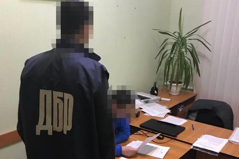 Двум полицейским из Сватово предъявили подозрение в пытках 