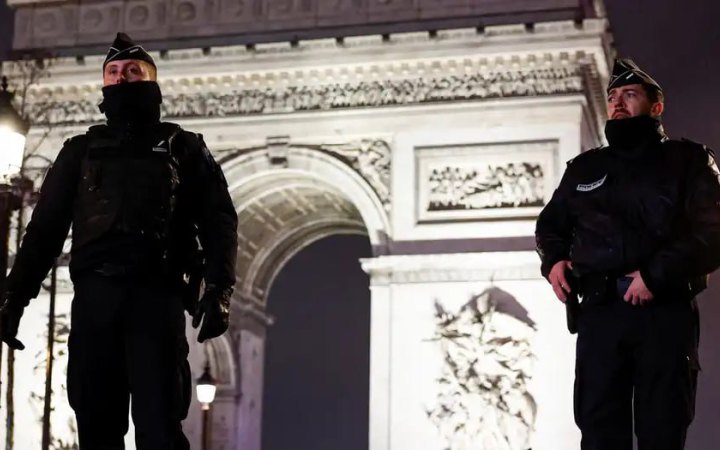 У Парижі стріляли в нападника з ножем біля Тріумфальної арки