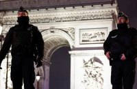 У Парижі стріляли в нападника з ножем біля Тріумфальної арки