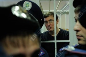 Прокурор заявил о противоречиях в словах защиты Луценко