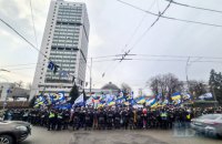 В Киеве под Апелляционным судом собрался митинг в поддержку Порошенко