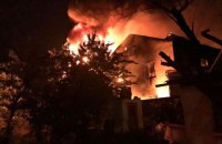 В Одеській області рятувальники 5 годин гасили пожежу на складах з косметикою