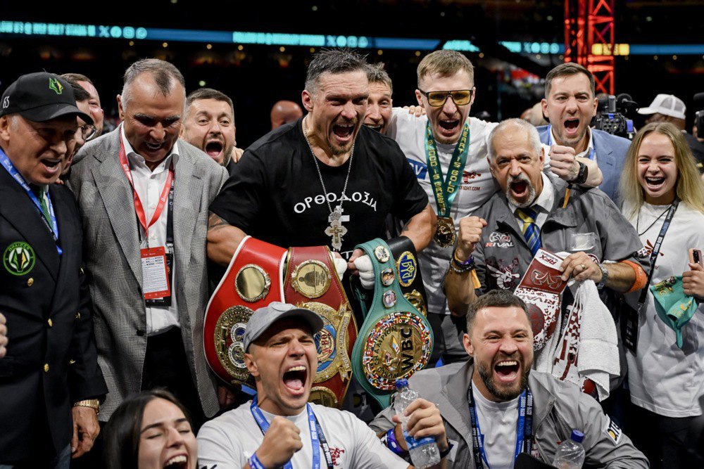 Абсолютний чемпіон світу з боксу Олександр Усик після перемоги