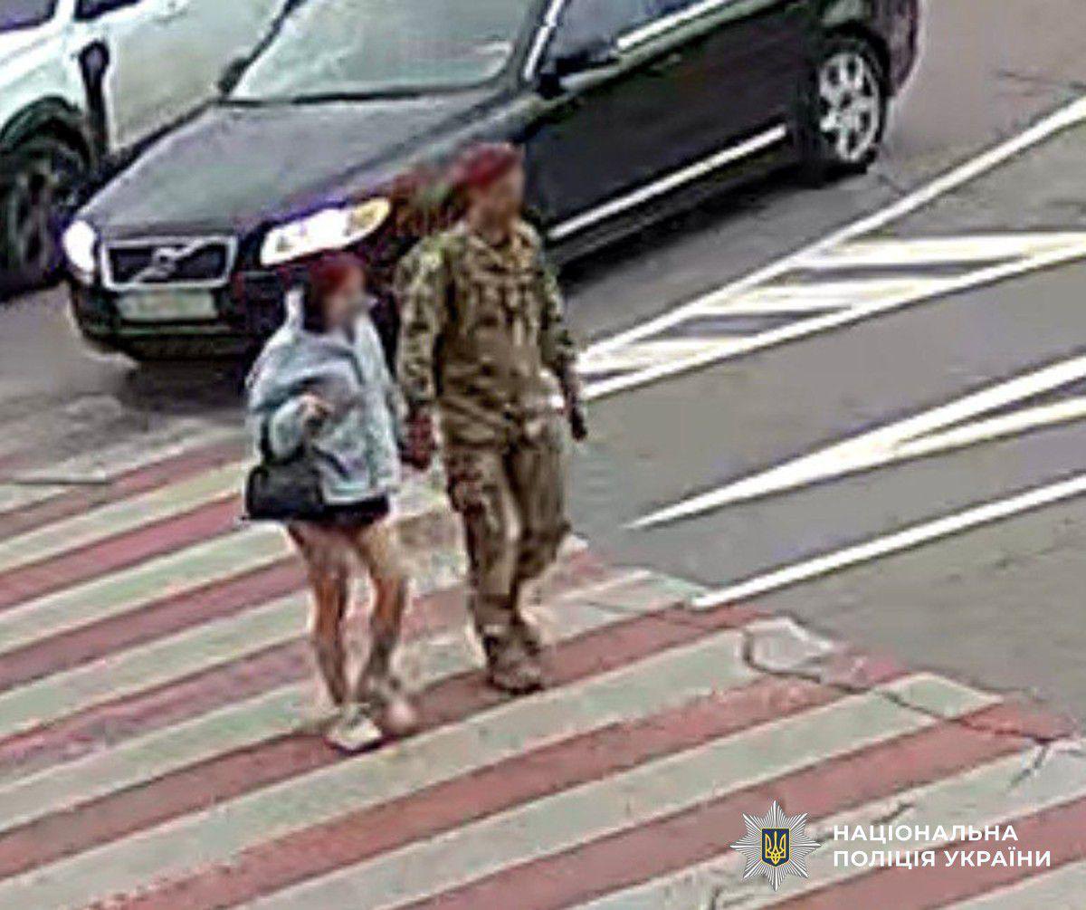 Підозрювана із військовим