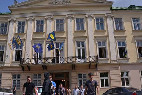 Львовский облсовет принял обращение, из-за которого его штурмовали националисты