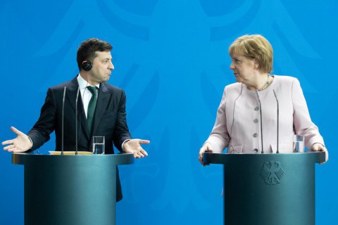 Зеленський про Меркель: "Я думаю, що вона опинилася у важкій ситуації"