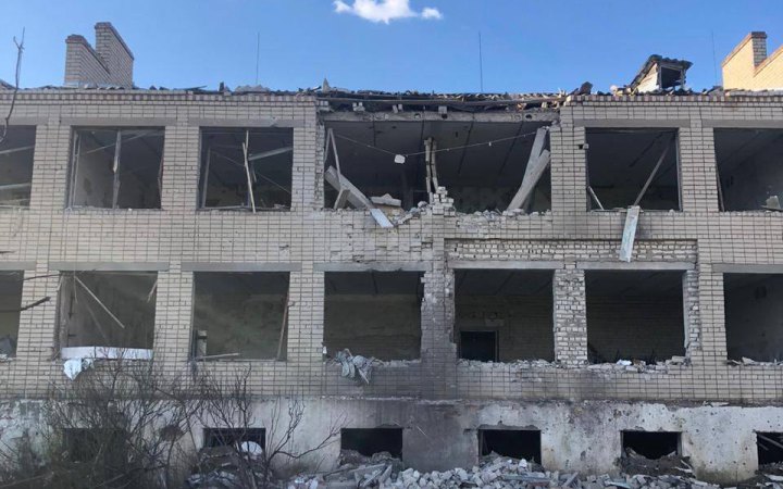 Внаслідок російського авіаудару на Херсонщині пошкоджена школа