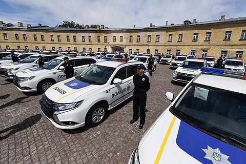 НАБУ расследует закупку полицией автомобилей Mitsubishi Outlаnder