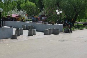 В Днепропетровске бетонные урны заменят металлическими