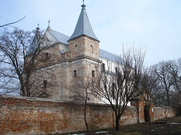  Благовещенский оборонный костел (1630 г.) в Клевани