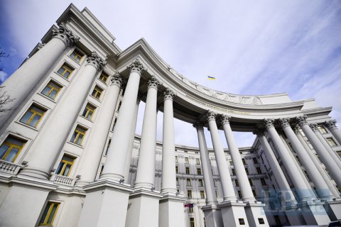 МИД требует наказать виновных в нападении на украинского пограничника в генконсульстве в Санкт-Петербурге