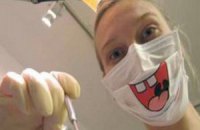 В США научились пломбировать зубы за 30 секунд и без боли