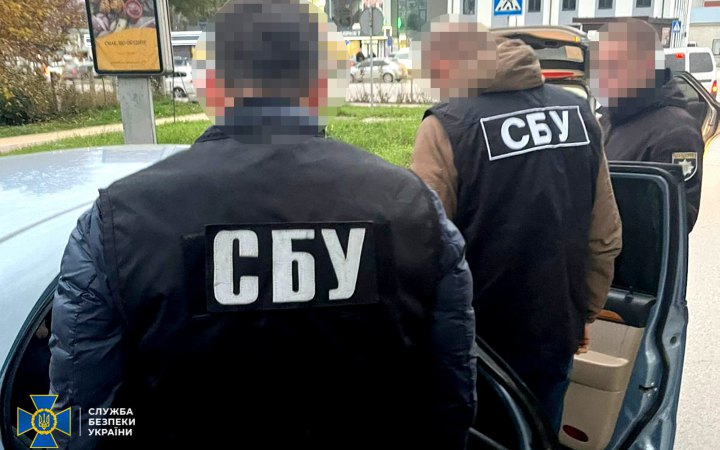 Керівника коледжу з Тернопільщини підозрюють у зарахуванні військовозобов'язаних за гроші на денну форму навчання 