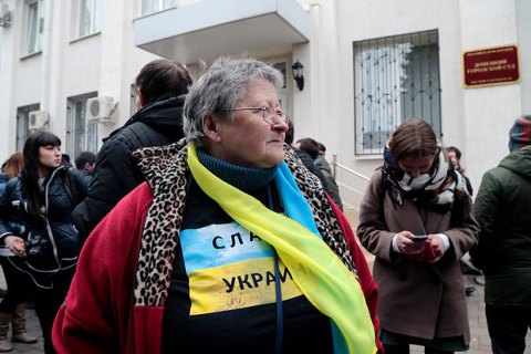 В Москве полиция задержала активистов на согласованном с властями пикете в поддержку Савченко