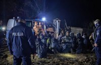 Мигранты прорвались через границу Польши