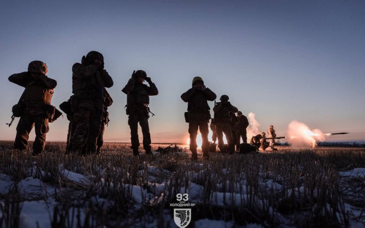 На один рік і з випробувальним терміном: у Раді зареєстрували законопроєкт про спеціальні контракти для українців 60+