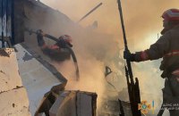 Рятувальники загасили пожежі, які спричинив ракетний обстріл Одещини