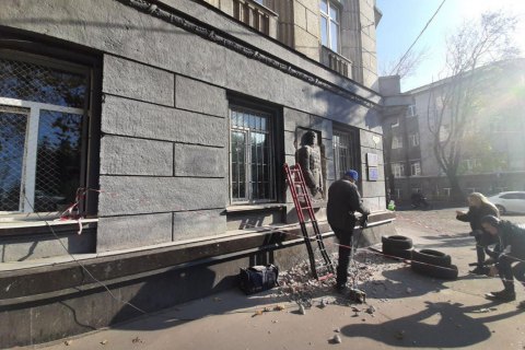 Депутаты от "Слуги народа" возмутились демонтажом барельефа Жукова в Одессе
