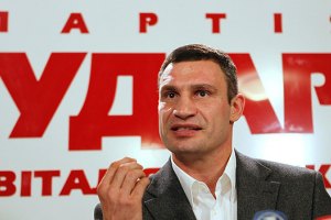 Кличко призывает "беспомощного" Попова уйти в отставку