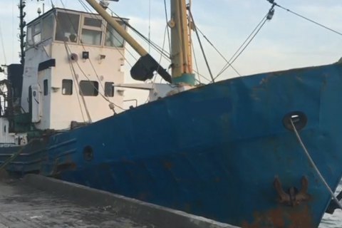 Прикордонники затримали судно, яке незаконно виловило 3,5 тонни риби в Азовському морі