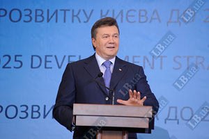 Янукович пожелал химикам трудовых достижений во имя Украины