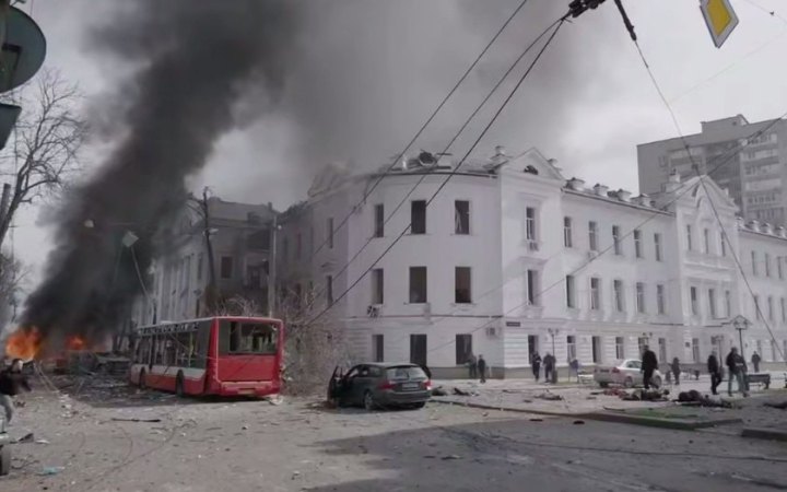 "Потрібна жорстка реакція світу", — президент Зеленський відреагував на ракетний удар РФ по Сумах