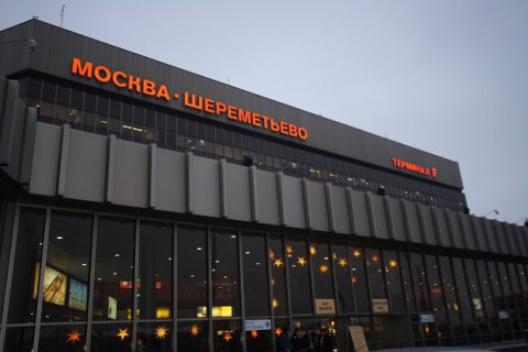 В московском аэропорту эвакуировали самолет, в салоне которого при взлете появился дым