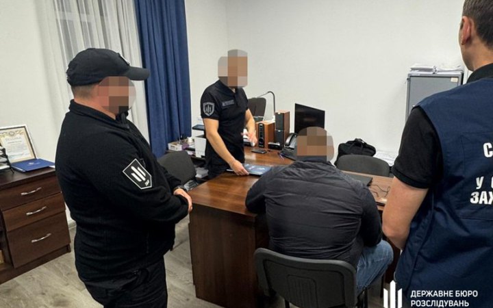 Командир військової частини з Рівного долучив підлеглих до будівництва свого будинку