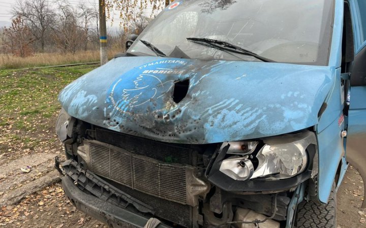 На Донеччині росіяни атакували авто з волонтерами та іноземними журналістами