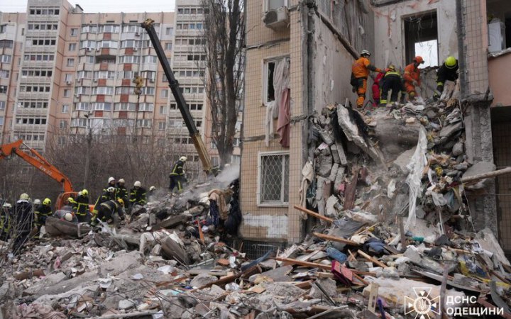 У постраждалі від нічної атаки будинки в Одесі повернули опалення