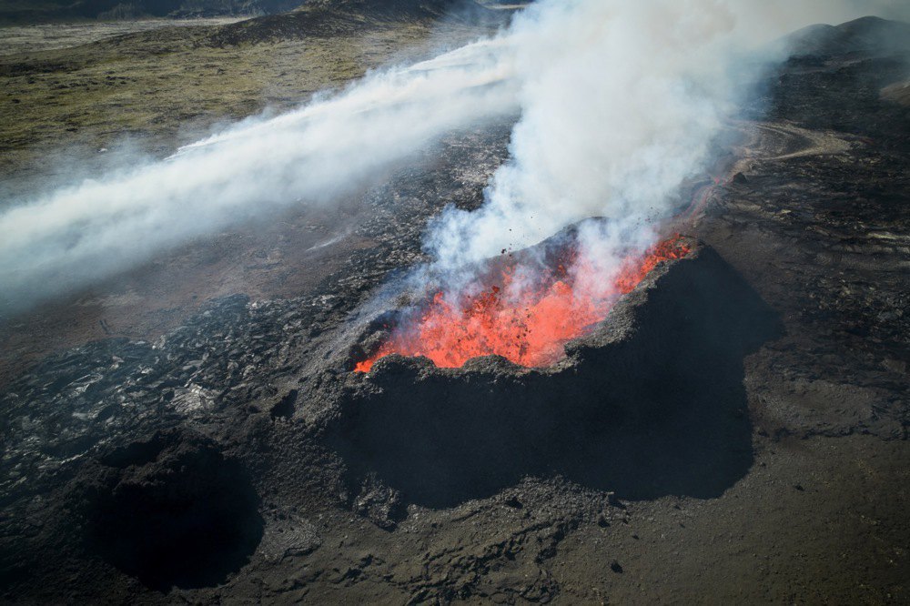 Виверження вулкану на півостріві Рейк'янес в Ісландії, липень 2023 року