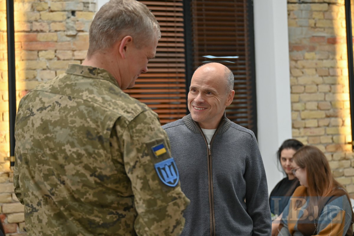 Ексміністр аграрної політики та продовольства України, військовослужбовець ЗСУ Ігор Швайка і голова профільного комітету ВРУ
Михайло Радуцький